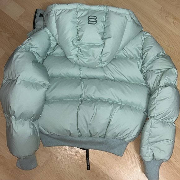 NWOT Aritzia TNA The Super Puff ™ Bomber -  XS - Picture 5 of 9